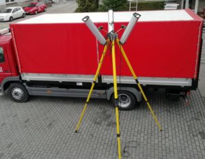 VIKING LIGHTING am Mast, montiert auf Metallhalterungen